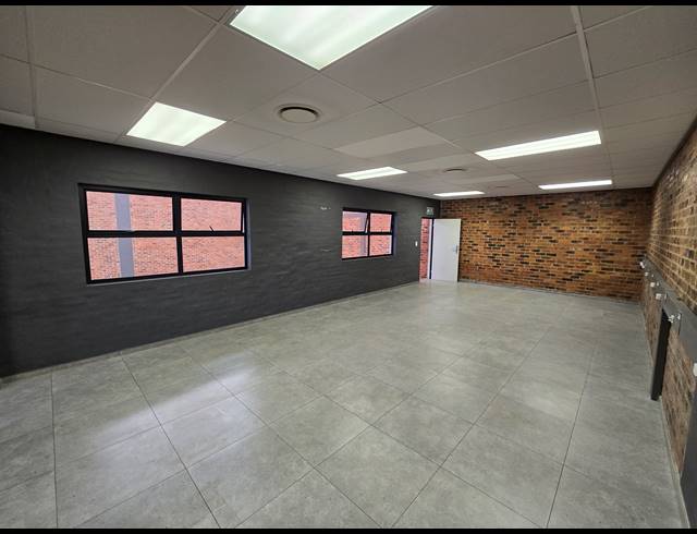 430M² WAREHOUSE TO LET IN TUNNEY